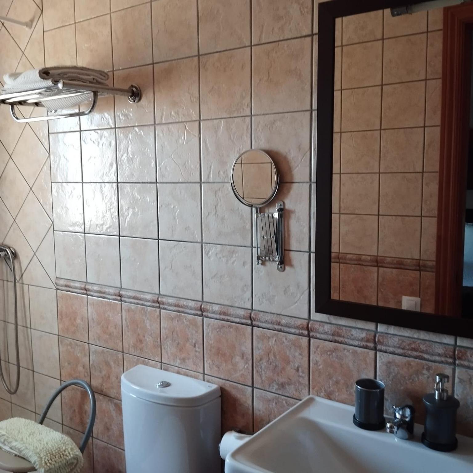 Can Gual Guest House Lametlla Del Valles Bagian luar foto