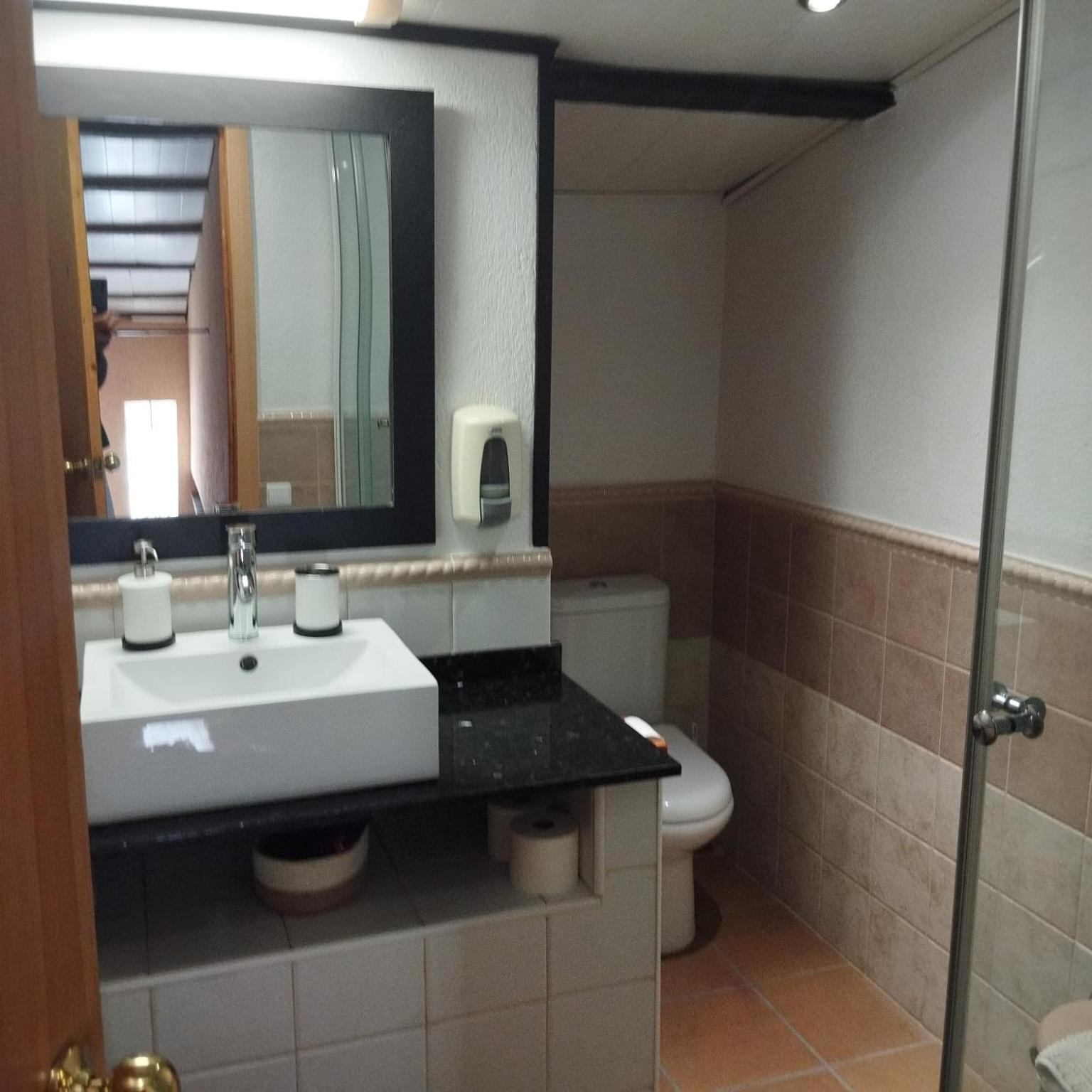 Can Gual Guest House Lametlla Del Valles Bagian luar foto